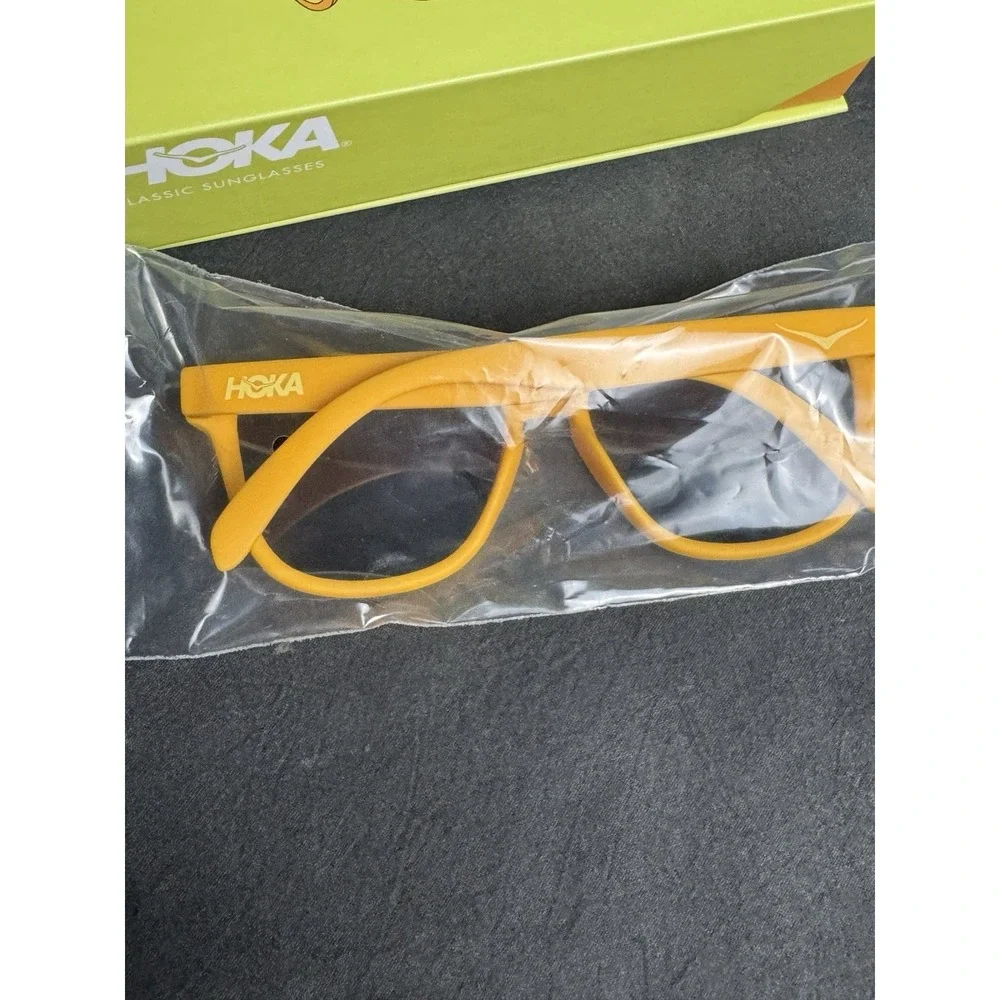 Hoka Classic Sunglasses Yellow Matte Polarized Lenses 400 UV Protection Sport